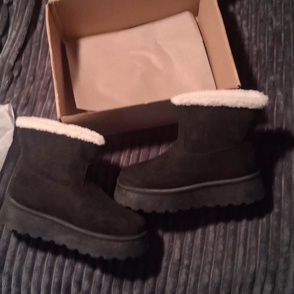 🔥NEW! Black Shearling Lined Platform Ankle Boots Sz 6.5 - Picture 3 of 5